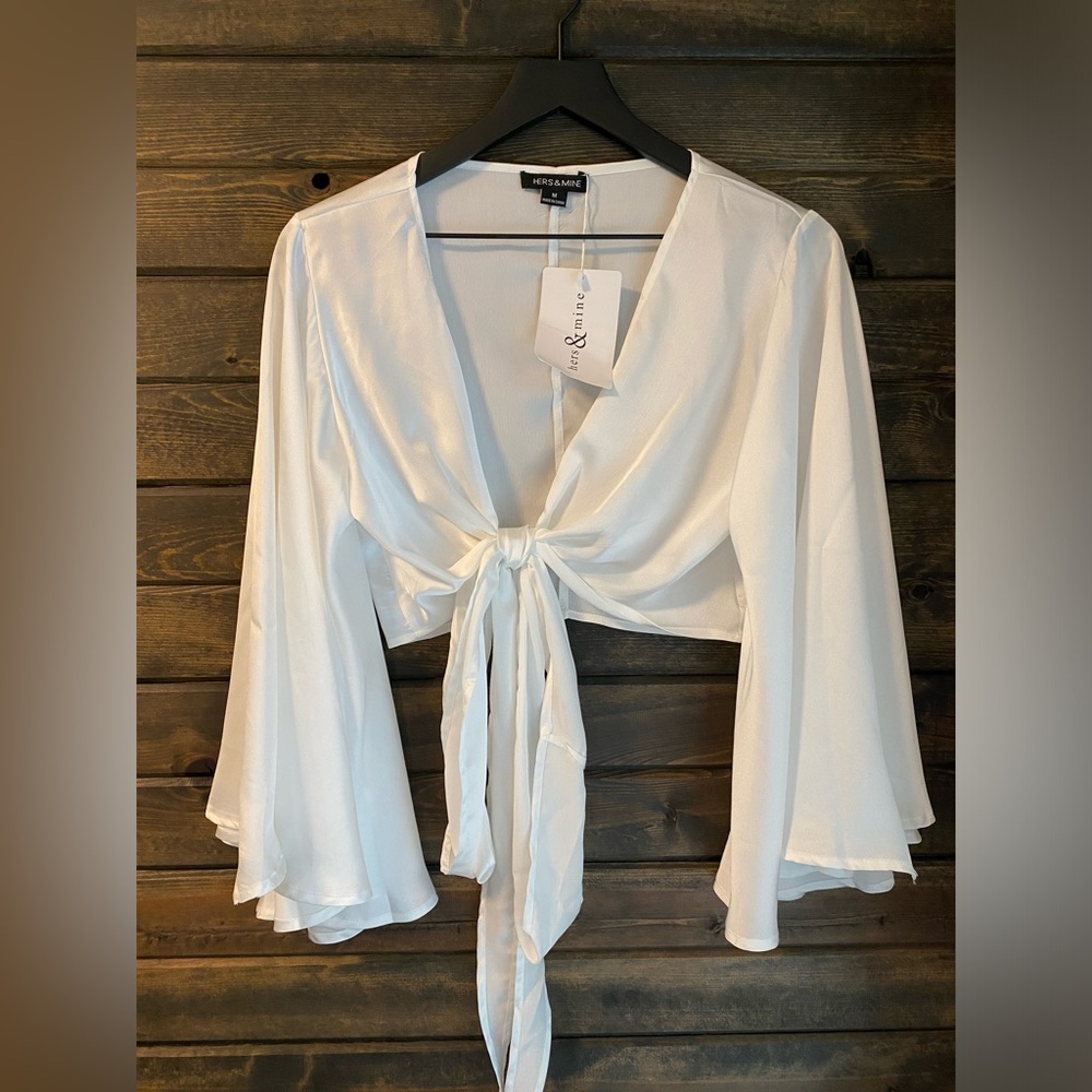 Hers & Mine Tie Front Crop top. White. Medium
